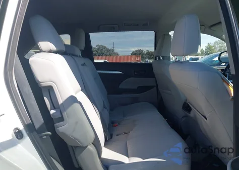 2015 Toyota Highlander Le z USA, uszkodzony, nr VIN 5TDZARFH3FS012560